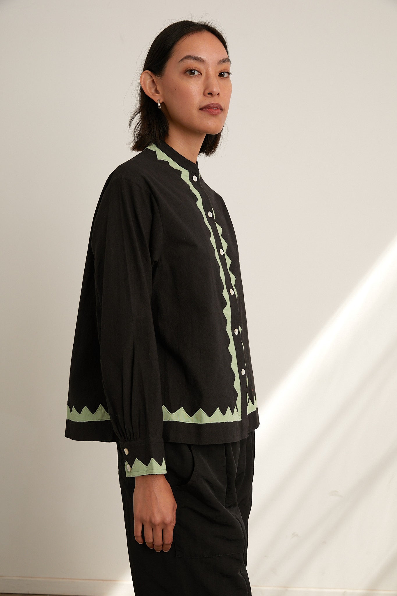 Alpha Buttondown- Zig Zag  Appliqué - Black/Grasshopper